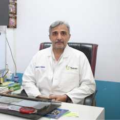 Dr Maneesh Tomar